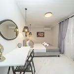 Julia's Karavomylos
